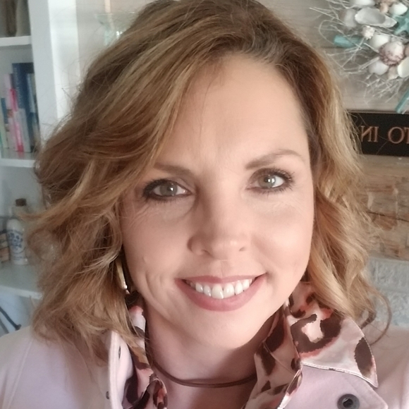 Meet your Posher, Gail - Picture 2 of 2